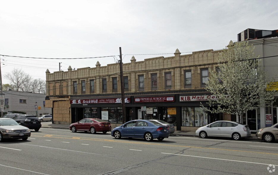 Primary Photo Of 7 Northern Blvd, Great Neck Storefront Retail Residential For Lease