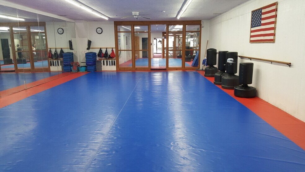 More Photos Of 6741 W Archer Ave, Chicago Sports And Entertainment For Sale