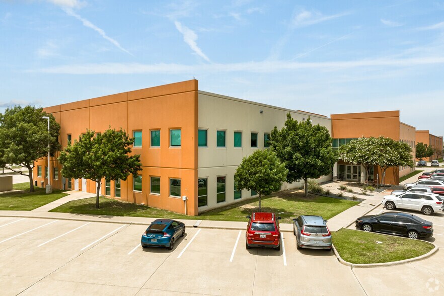 More Photos Of 2817 S Mayhill Rd, Denton Medical For Lease