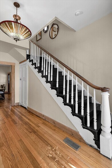 More Photos Of 221 Woodford St, Lawrenceburg Office For Sale