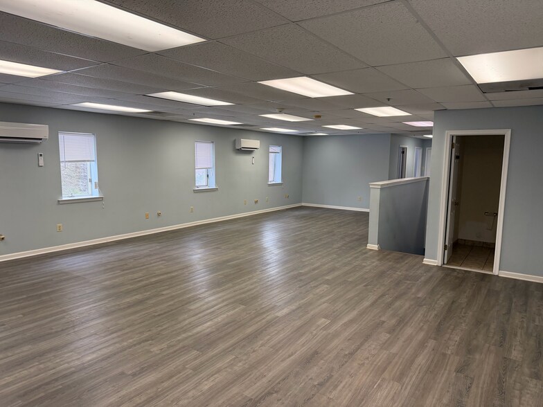 More Photos Of 660 Tower Ln, West Chester Manufacturing For Sale