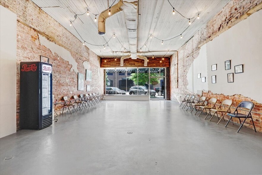 Primary Photo Of 111 N Queen St, Kinston Storefront For Sale