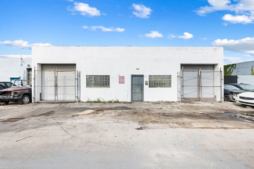 More Photos Of 709 NW 8th Ave, Fort Lauderdale Warehouse For Lease