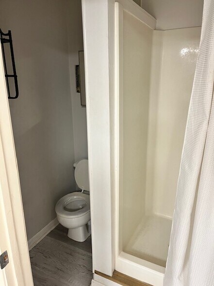 More Photos Of 721 N McKenzie St, Foley Self Storage For Sale