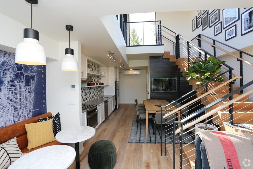 More Photos Of 6717 Roosevelt Way NE, Seattle Apartments For Lease