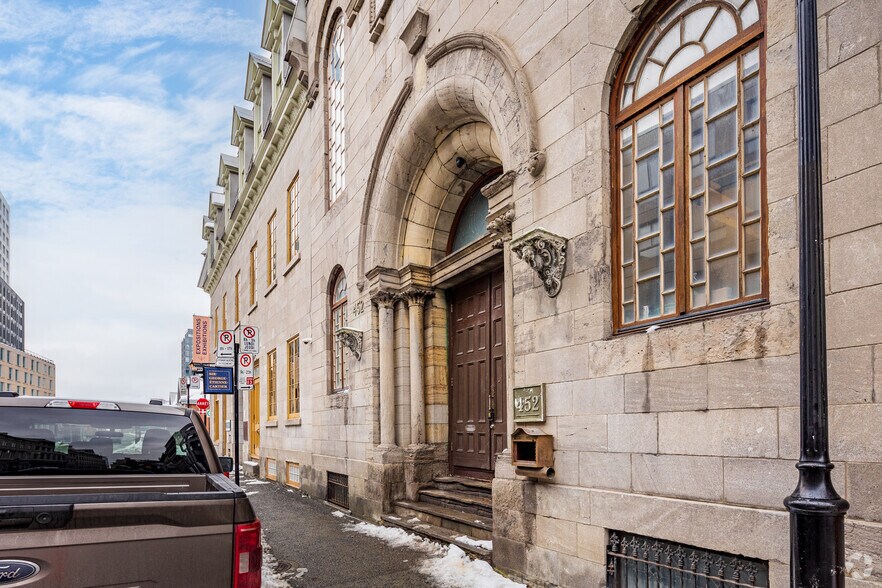 More Photos Of 452-452A Rue Notre-Dame E, Montréal Hotel For Sale