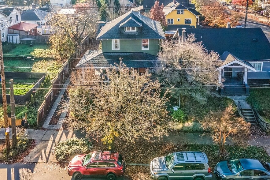 More Photos Of 510 NE Dekum St, Portland Office For Sale