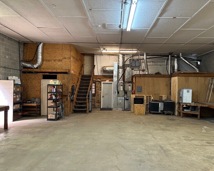 More Photos Of 515 S Noble St, Anniston Light Distribution For Sale