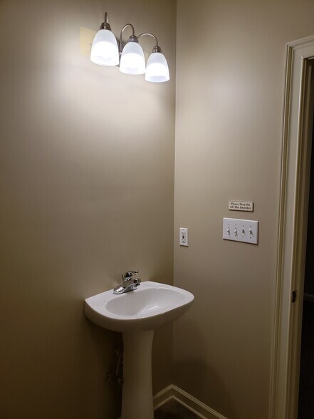 More Photos Of 2230 Towne Lake Pky, Woodstock Office For Lease
