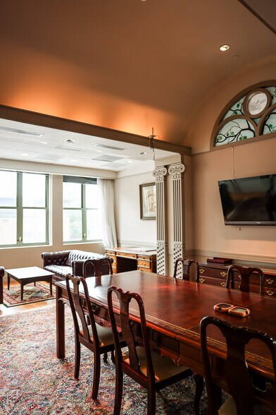 More Photos Of 228 7th St SE, Washington Office For Sale