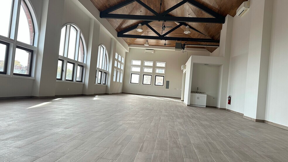 More Photos Of 405-407 Gates Ave, Brooklyn Loft Creative Space For Lease