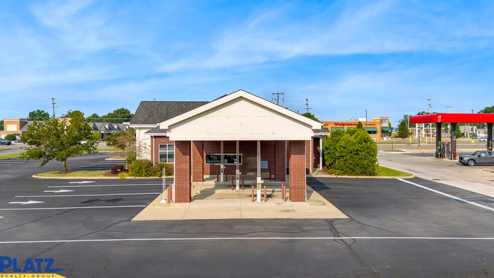 More Photos Of 101 S Canfield Niles Rd, Youngstown Bank For Lease