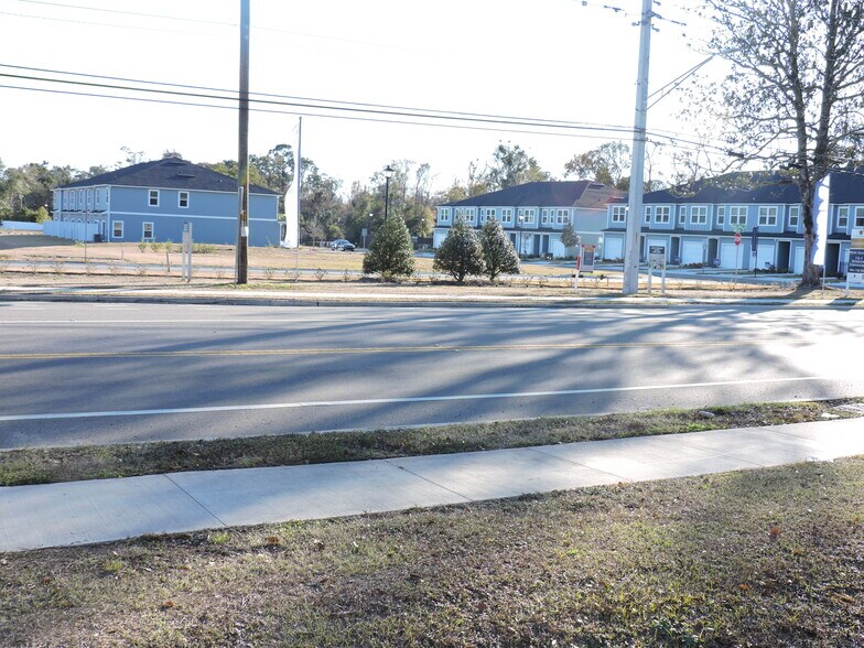 More Photos Of 8141 Ramona Blvd, Jacksonville Veterinarian Kennel For Lease