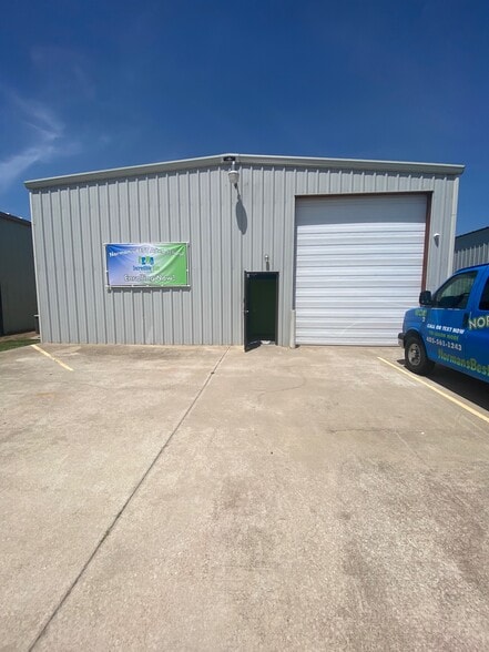 More Photos Of 1007 N University Blvd, Norman Flex For Lease