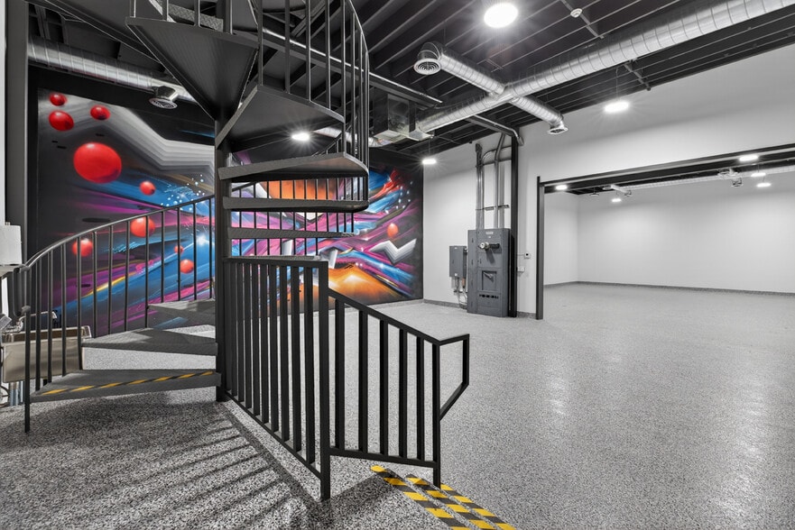 More Photos Of 703 S Main St, Burbank Showroom For Sale