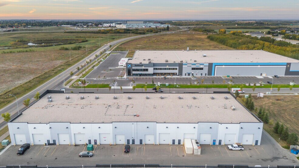 More Photos Of 14177 162 Av NW, Edmonton Showroom For Lease