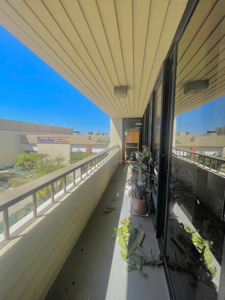 More Photos Of 8943-8951 Complex Dr, San Diego Office For Sale