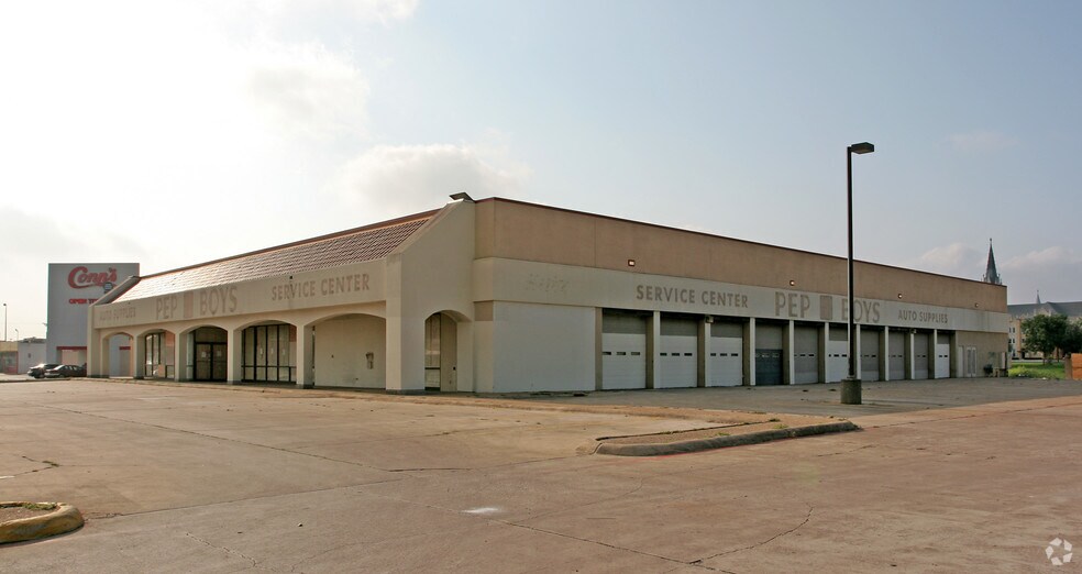 More Photos Of 4002-4010 W Commerce St, San Antonio Unknown For Lease
