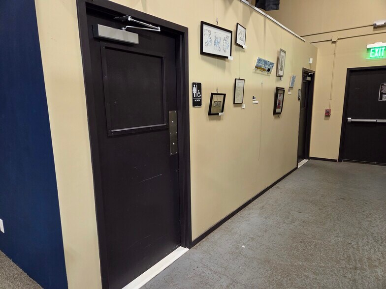More Photos Of 725 Main St, Middletown Storefront For Lease