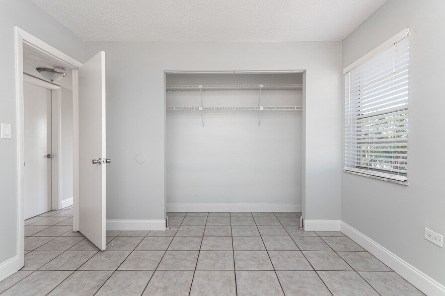 More Photos Of 999 W Prospect Rd, Oakland Park Apartments For Sale