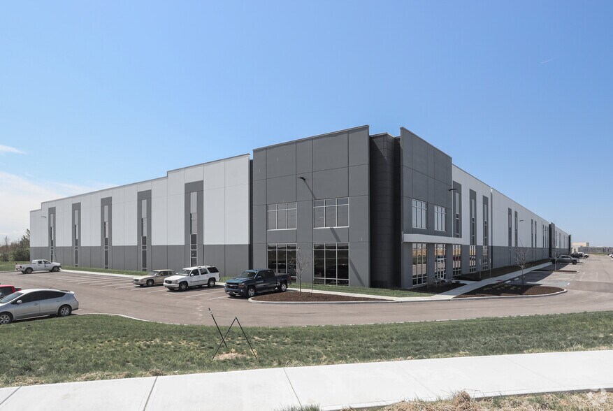 Primary Photo Of 8515 Challenger Dr, Indianapolis Distribution For Lease