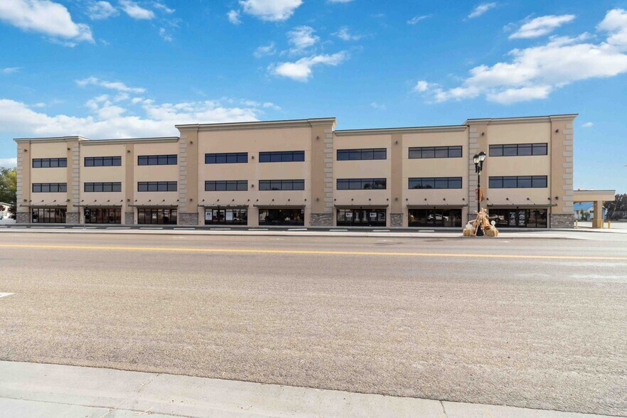 More Photos Of 222 N Plymouth Ave, New Plymouth Showroom For Sale