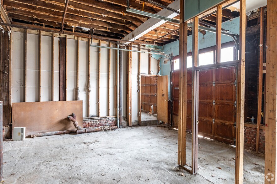 More Photos Of 126 N James St, Peekskill Warehouse For Sale