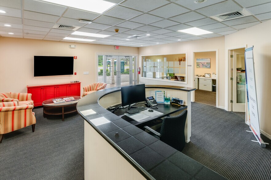 More Photos Of 8660 S Tamiami Trl, Sarasota Office For Sale