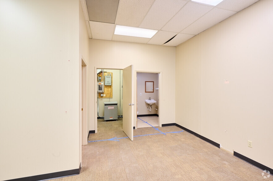 More Photos Of 1900 S Clinton Ave, Rochester Storefront For Lease