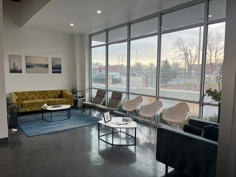 More Photos Of 2015 Dallas St, Aurora Storefront Retail Office For Lease