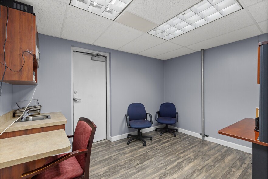 More Photos Of 10131-10137 West Florissant Ave, Saint Louis Office For Sale
