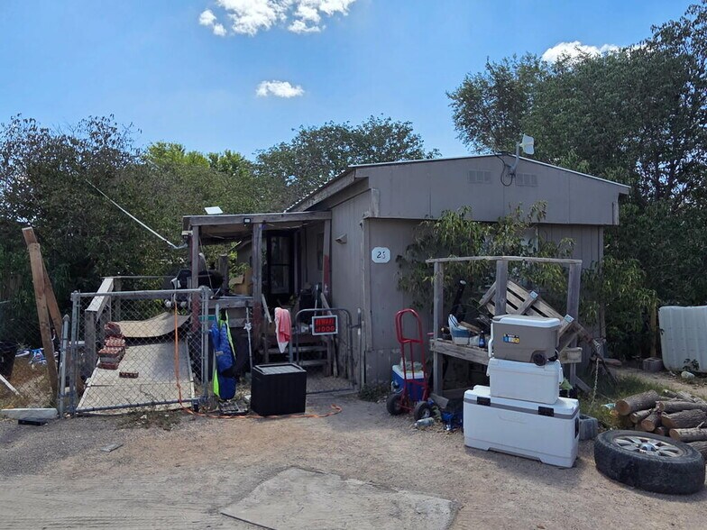 More Photos Of 14532 N Pecan Ave, Gardendale Manufactured Housing Mobile Home Park For Sale