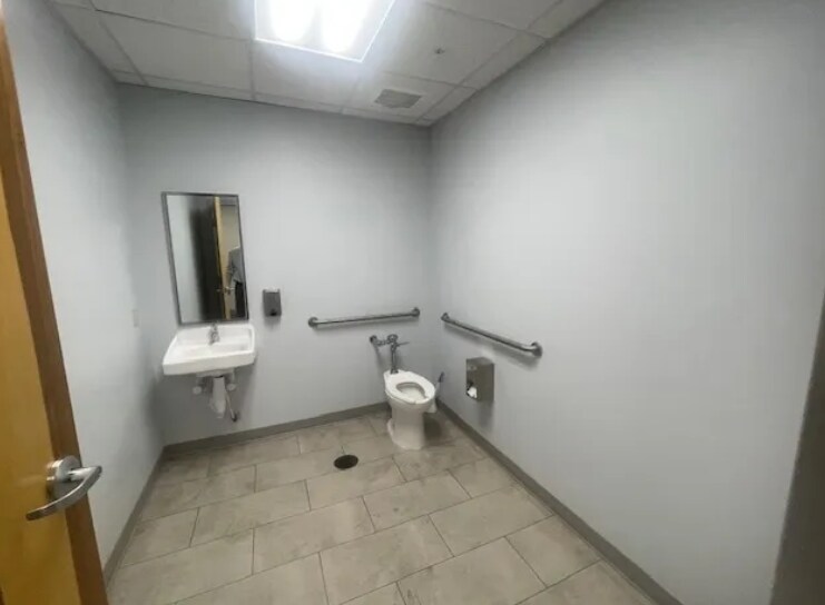 More Photos Of 4120-4126 Poche Ct W, New Orleans Warehouse For Sale