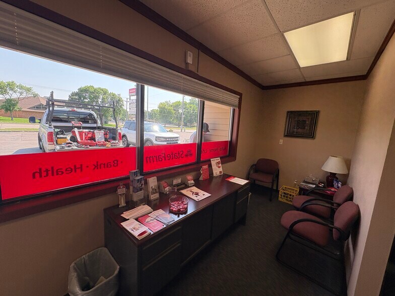 More Photos Of 5604 W 41st St, Sioux Falls Office For Sale
