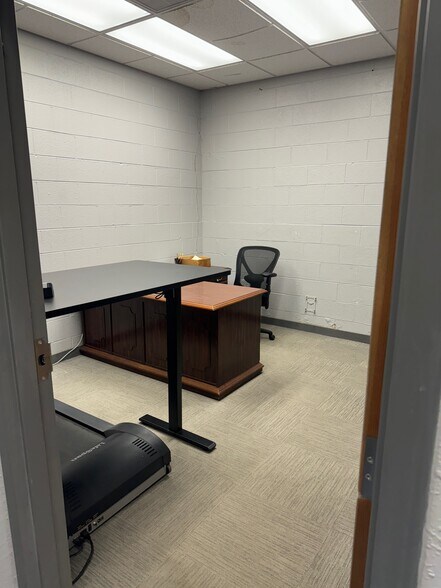 More Photos Of 900 Creekside Rd, Chattanooga Light Distribution For Sale