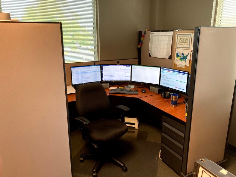 More Photos Of 450-480 E Roosevelt Rd, West Chicago Unknown For Lease