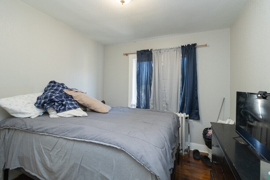 More Photos Of 1321 Payne Ave, Saint Paul Storefront Retail Residential For Sale