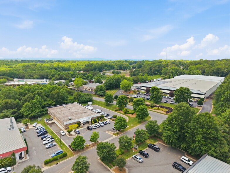 More Photos Of 1105 8th Court St SE, Hickory Office For Sale