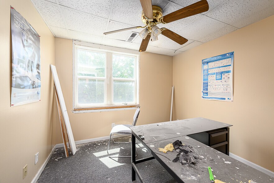 More Photos Of 7164 Kaw Dr, Kansas City Warehouse For Sale