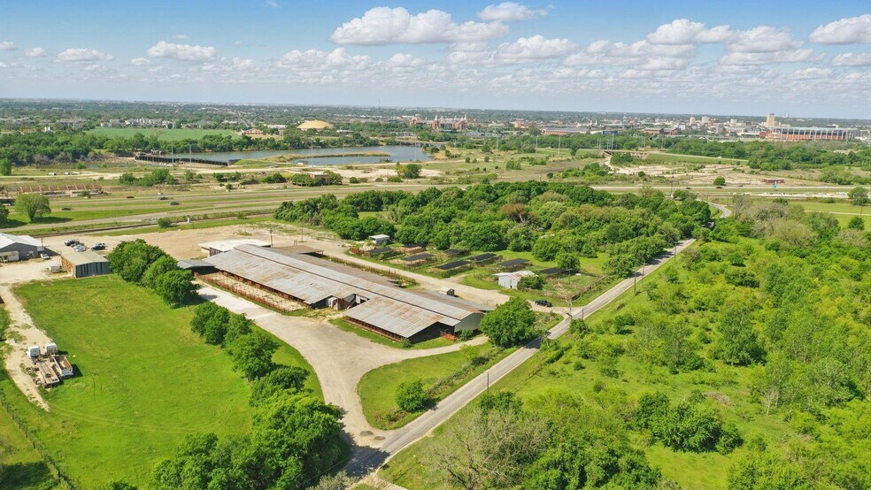 More Photos Of 2316 Marlin hwy, Waco Industrial For Sale