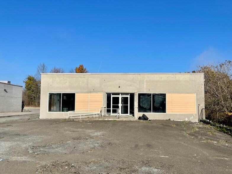 More Photos Of 14 Route 17k, Newburgh Freestanding For Sale