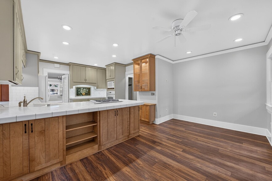 More Photos Of 119 S Adams St, Glendale Multifamily For Sale