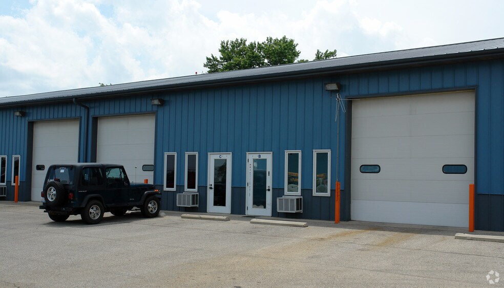 More Photos Of 470 Jennings Dr, Lake In The Hills Service For Lease