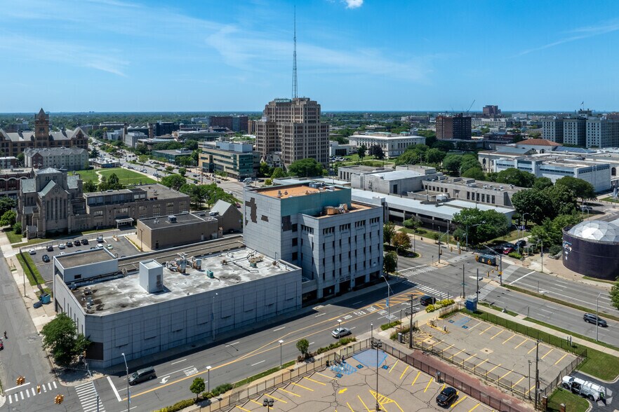 More Photos Of 110 E Warren Ave, Detroit Medical For Lease