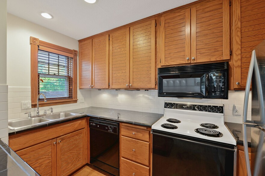 More Photos Of 197 Kent St, Saint Paul Multifamily For Sale