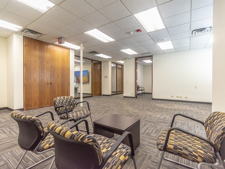 More Photos Of 9122 S Kedzie Ave, Evergreen Park Medical For Sale