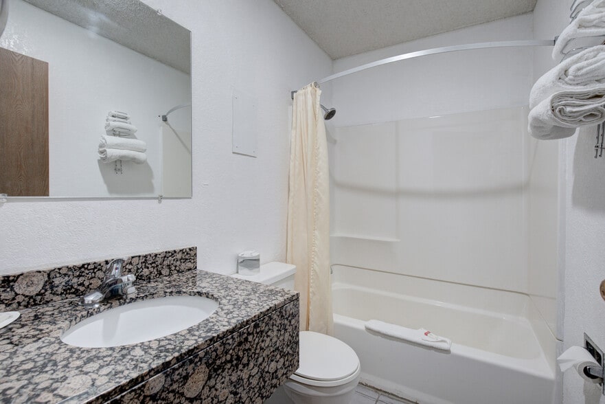 More Photos Of 101 W Phoenix St, Payson Hotel For Sale