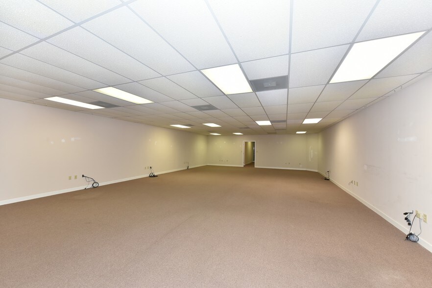 More Photos Of 3120 Medlock Bridge Rd, Peachtree Corners Light Distribution For Lease