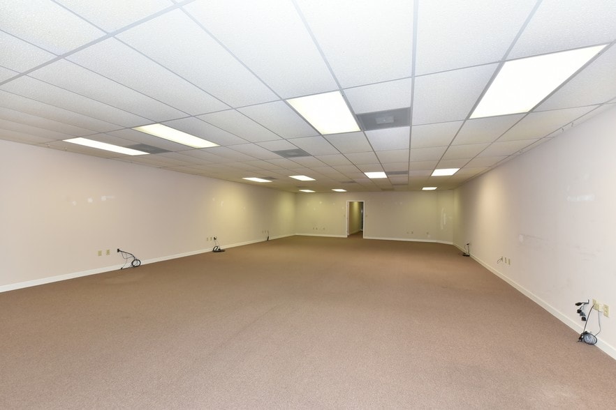 More Photos Of 3120 Medlock Bridge Rd, Peachtree Corners Light Distribution For Lease