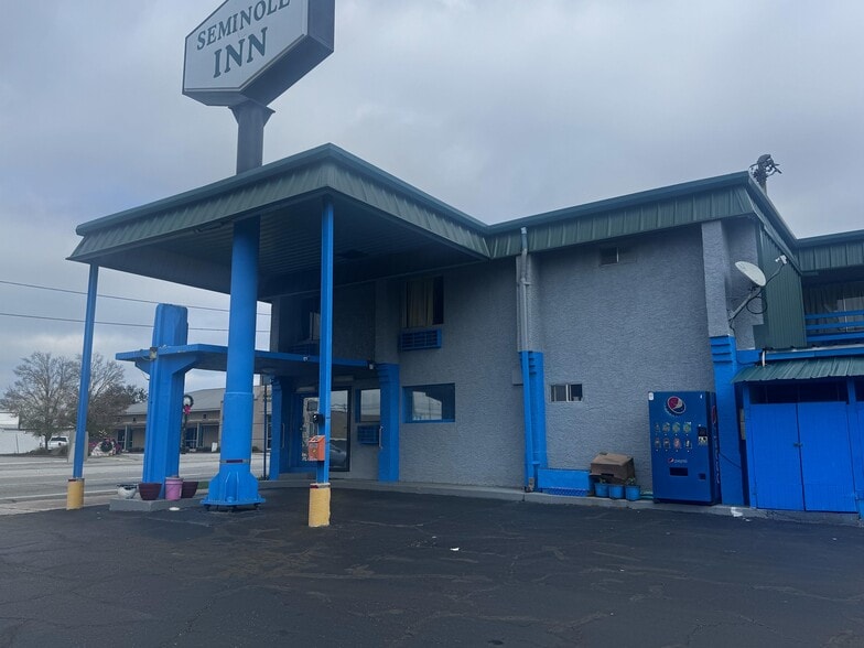 Primary Photo Of 107 E 3rd St, Donalsonville Hotel For Sale